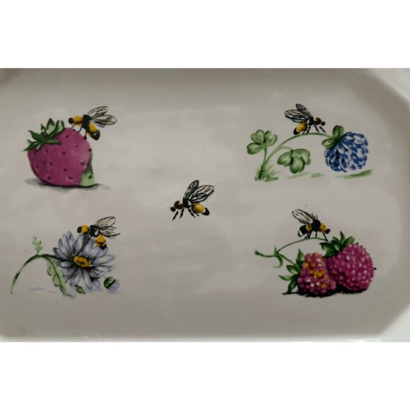 VTG Global Design Kate Williams Ceramic Rectangle Strawberry Bee Serving Platter - Picture 2 of 4